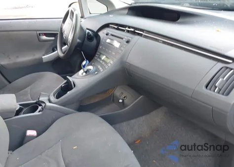 2011 Toyota Prius Three z USA, uszkodzony, nr VIN JTDKN3DU3B0251106